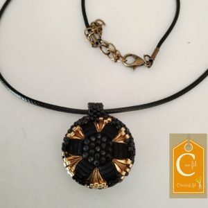 Pendentif bouton noir et or