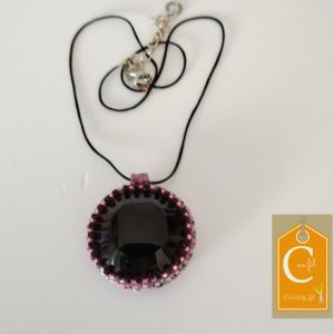 Pendentif bouton noir à facettes