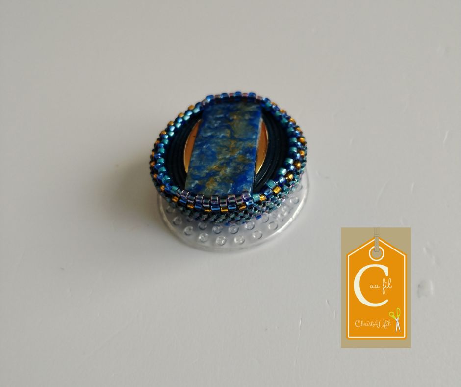 Broche aimantée bouton bleu – Image 2