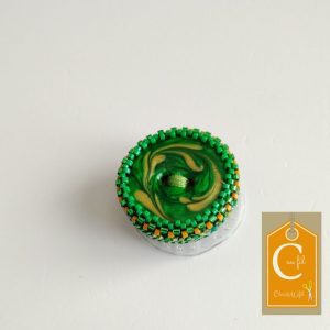 Broche aimantée bouton vert émaillé