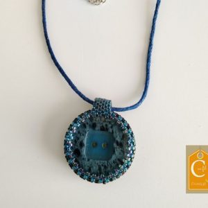 Pendentif bouton bleu moucheté "Pixel Océan"