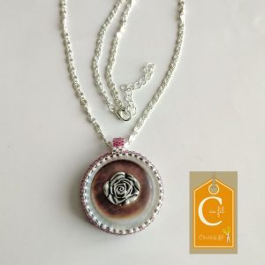 Pendentif nacre "Rose d'antan"
