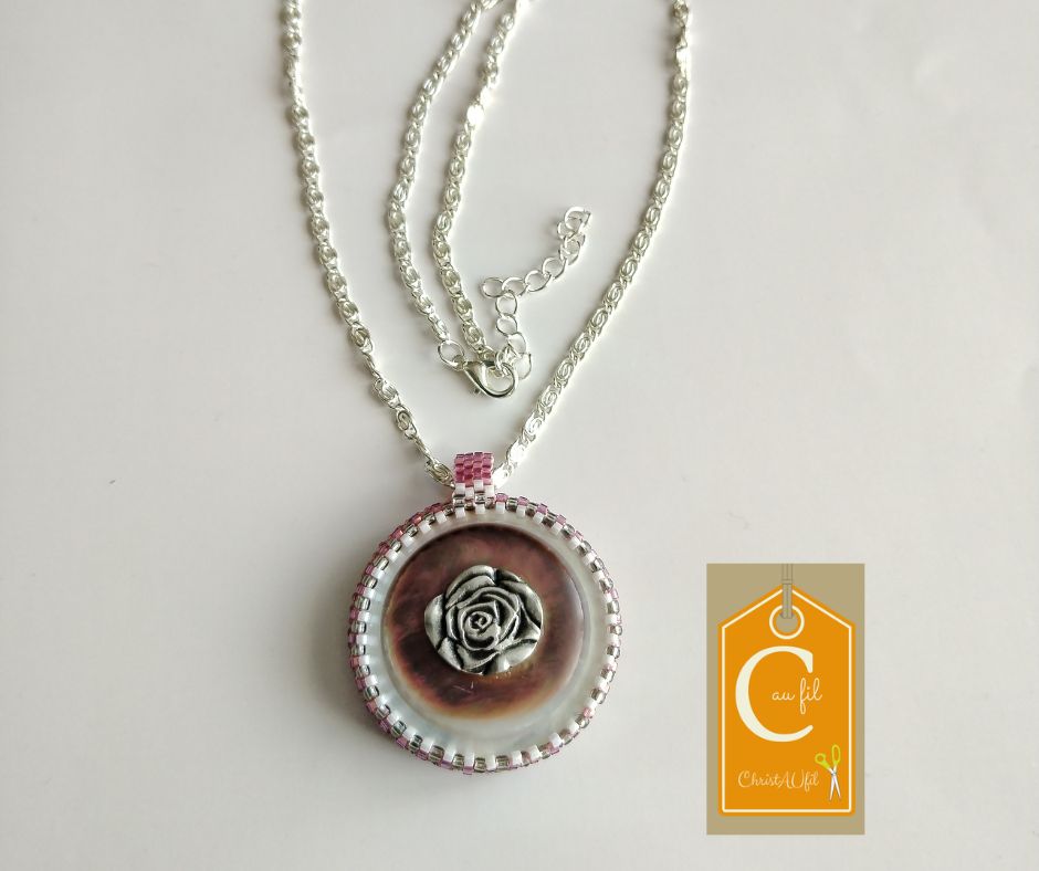 Pendentif nacre "Rose d'antan"