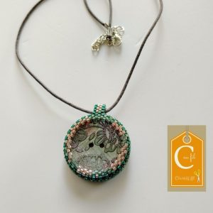 Pendentif bouton nacre verte clair