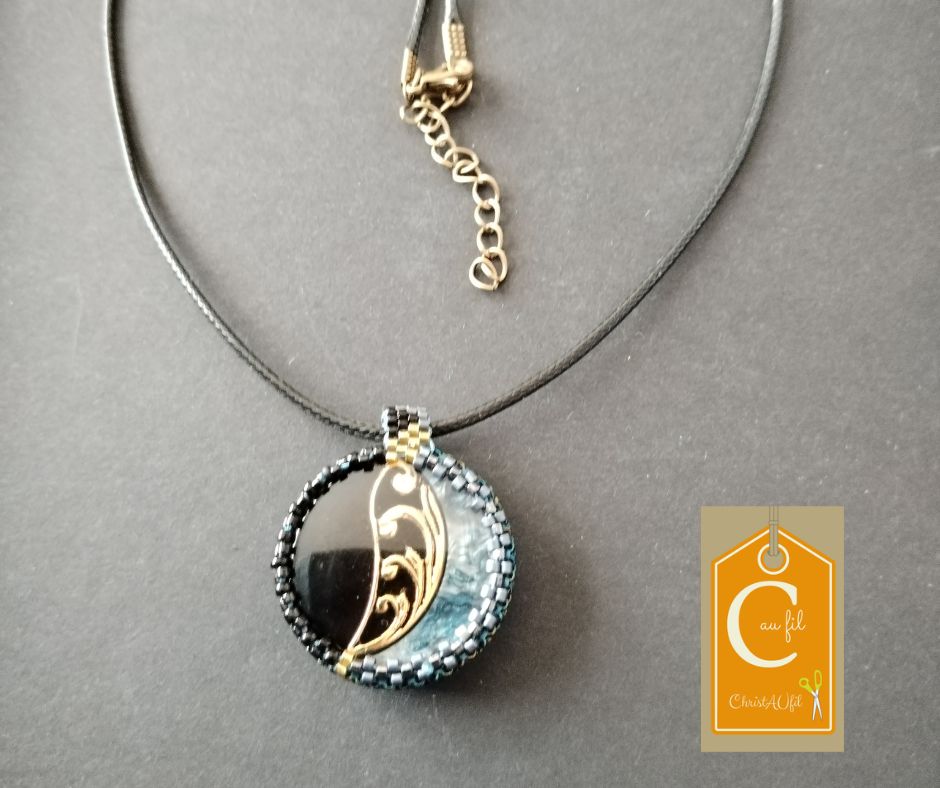 Pendentif noir et bleu – Image 2