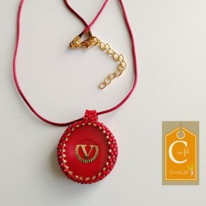 Pendentif rouge V ref 14235